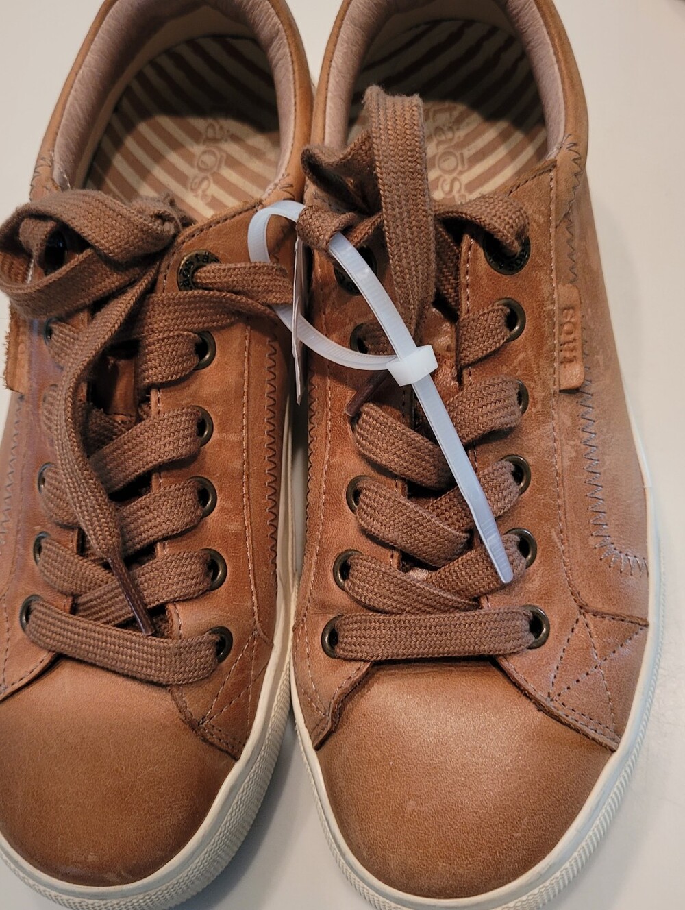 Taos Camel Leather Shoes Sz 6.5 Excellent